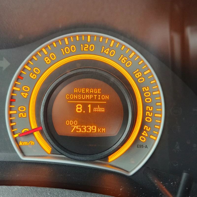 Toyota Auris 1.6 MMT, снимка 7 - Автомобили и джипове - 52869169