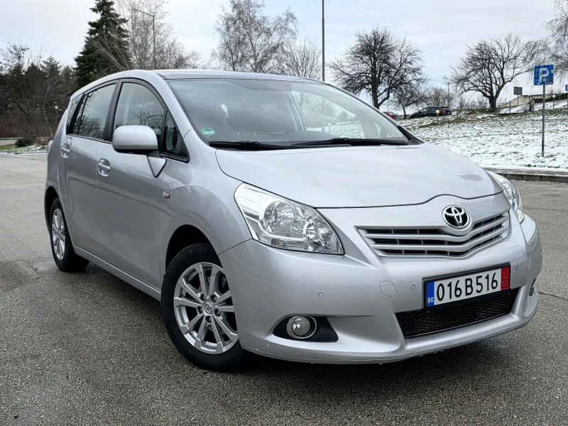 Toyota Verso 1.8 147к.с Панорама, Сервизна история!, снимка 3 - Автомобили и джипове - 53300493