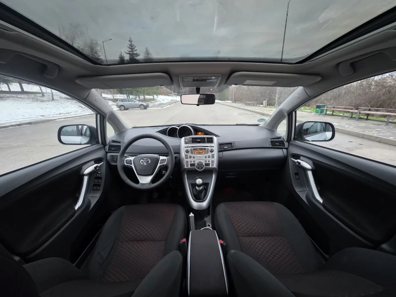 Toyota Verso 1.8 147к.с Панорама, Сервизна история!, снимка 14 - Автомобили и джипове - 53300493