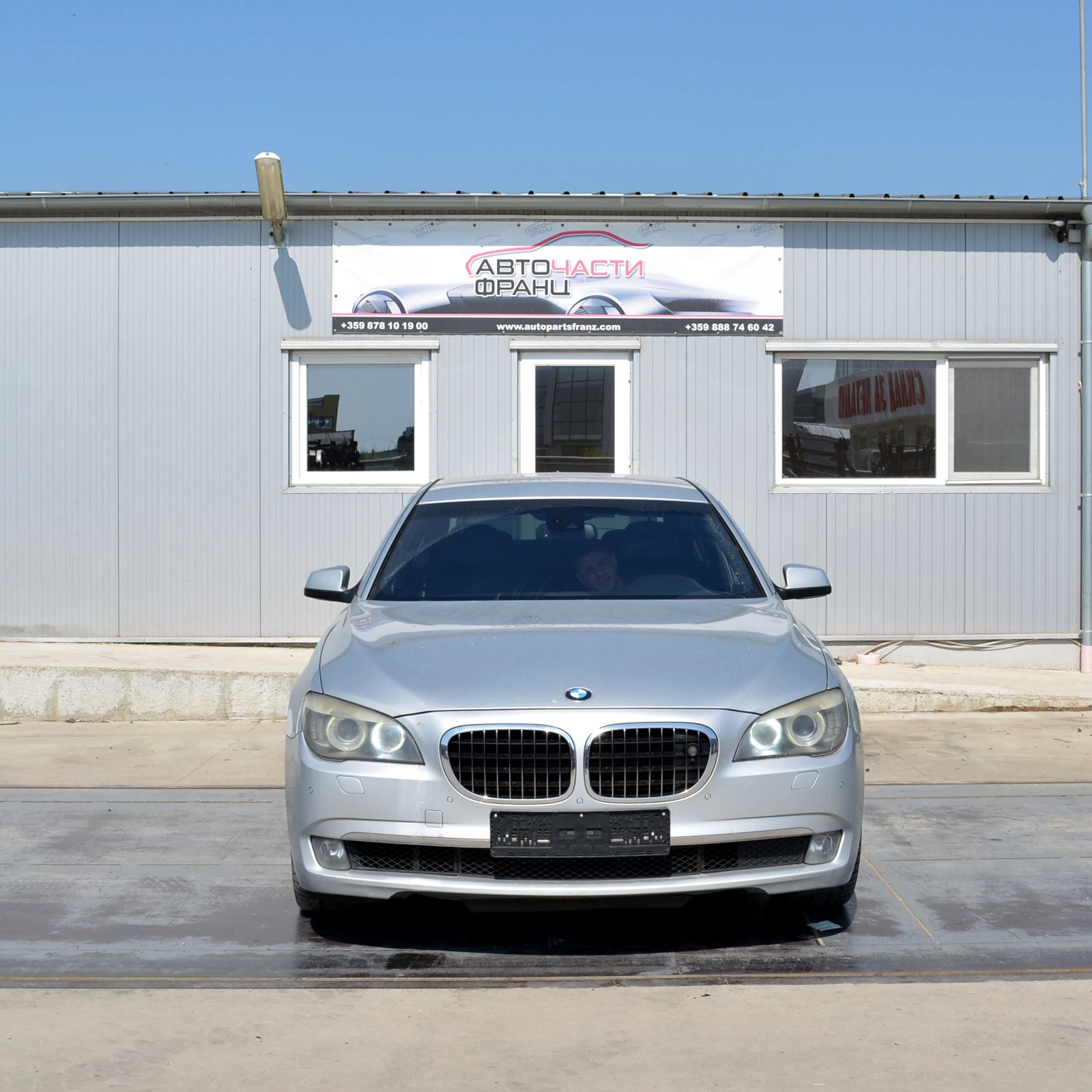 BMW 750 4.4 Twinpower, снимка 1