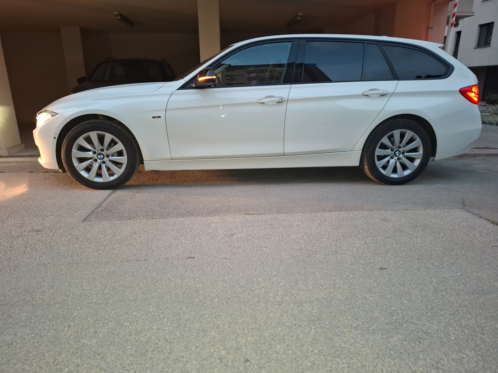 BMW 320 167 000 KM/HEAD UP/ DISTRONIC/ ОБСЛУЖЕНА - изображение 2