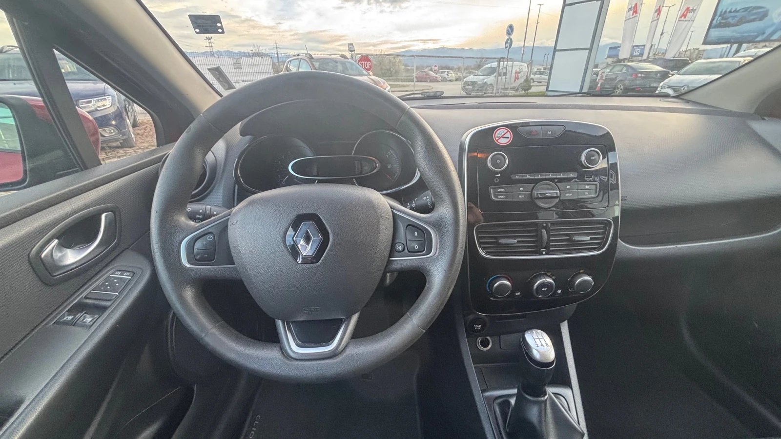 Renault Clio IV Grandtour TCe 75 к.с. Stop&Start BVM5, снимка 17 - Автомобили и джипове - 51116987