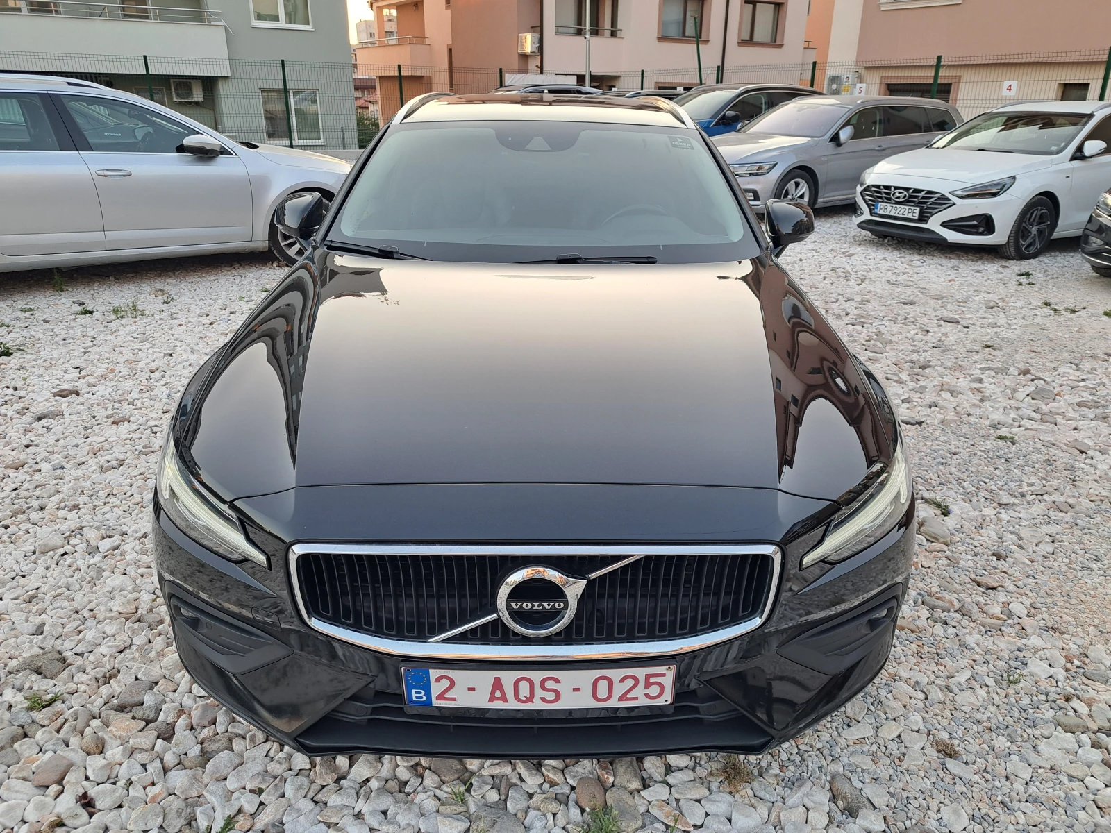 Volvo V60 2.0D B4 GEARTRONIC MOMENTUM PRO - изображение 2