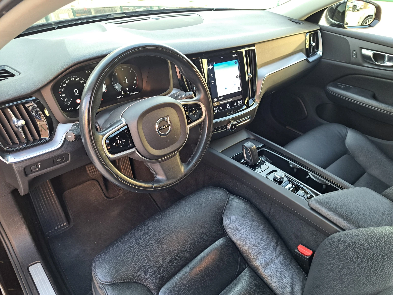 Volvo V60 2.0D B4 GEARTRONIC MOMENTUM PRO - изображение 10