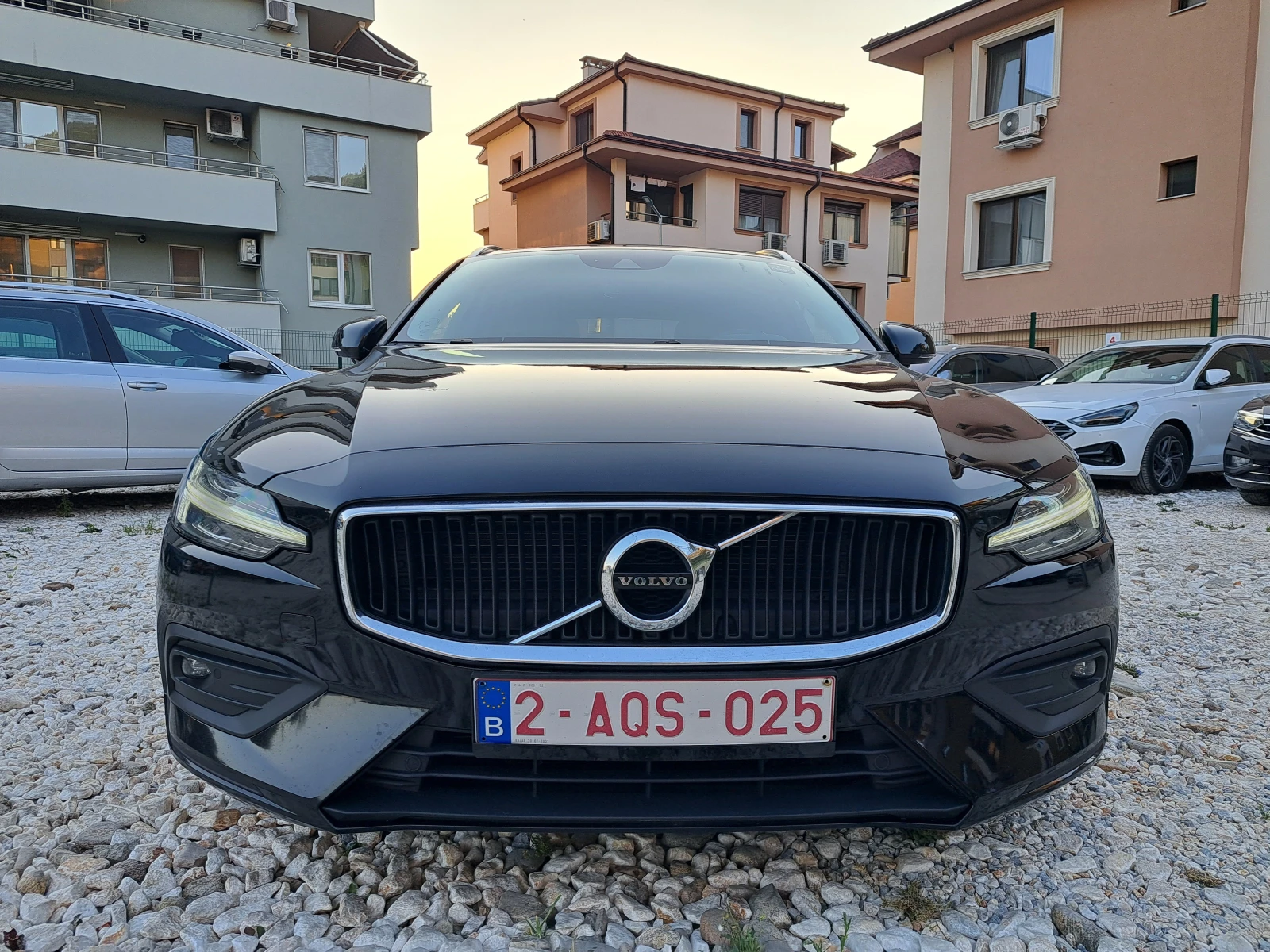 Volvo V60 2.0D B4 GEARTRONIC MOMENTUM PRO - изображение 3
