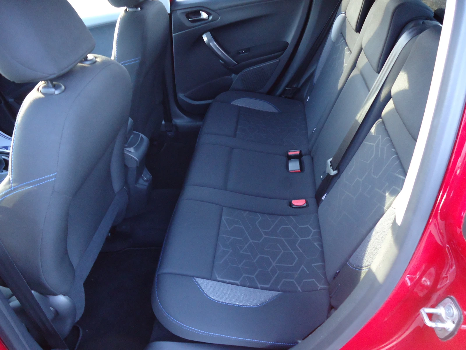 Peugeot 2008 1.6 BlueHDI  | Mobile.bg   9