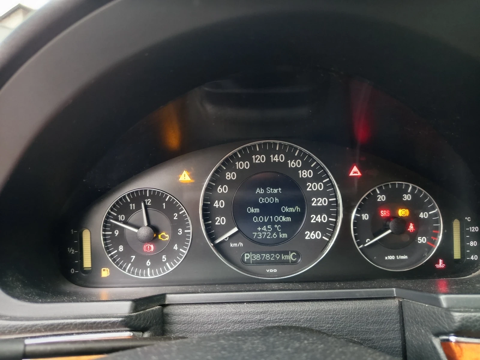 Mercedes-Benz E 220  - изображение 6