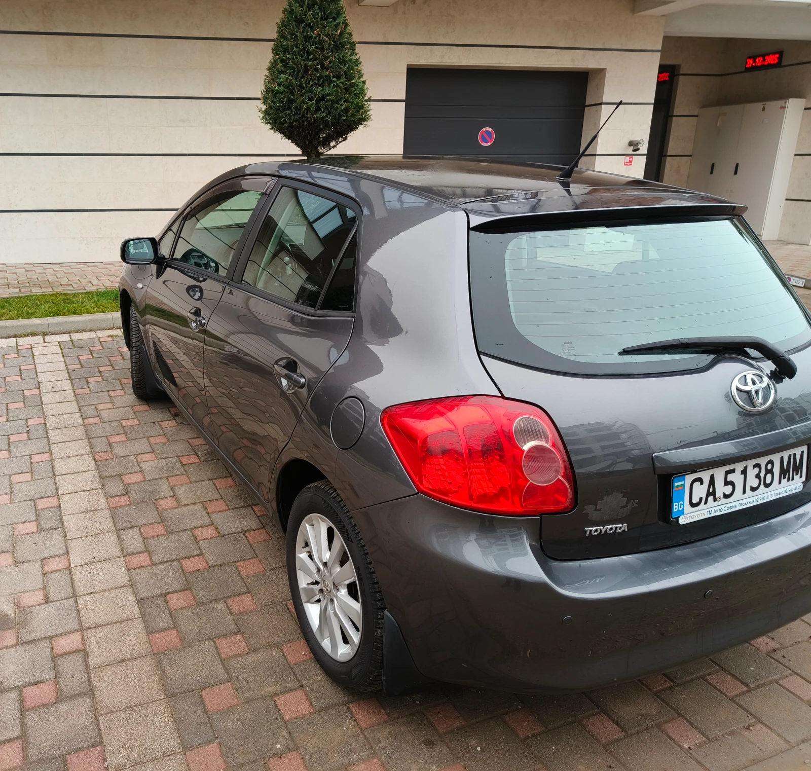 Toyota Auris 1.6 MMT - изображение 10