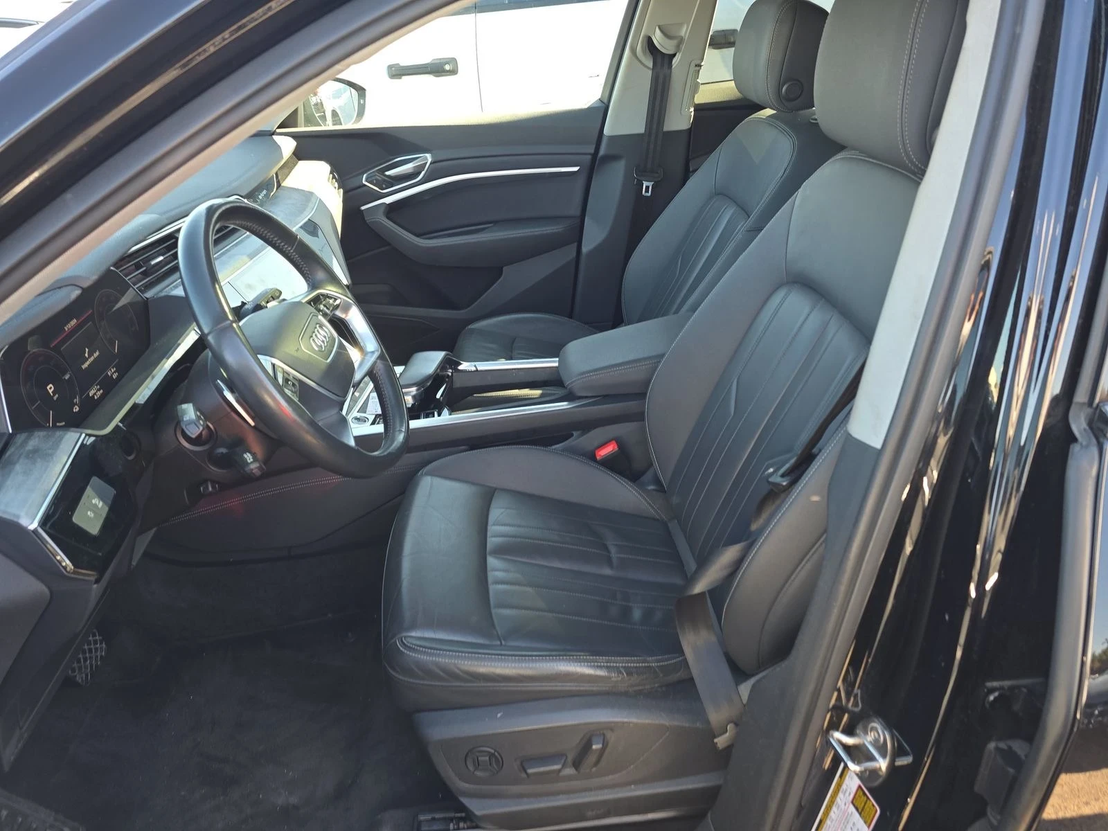 Audi E-Tron Premium, снимка 7 - Автомобили и джипове - 53842608