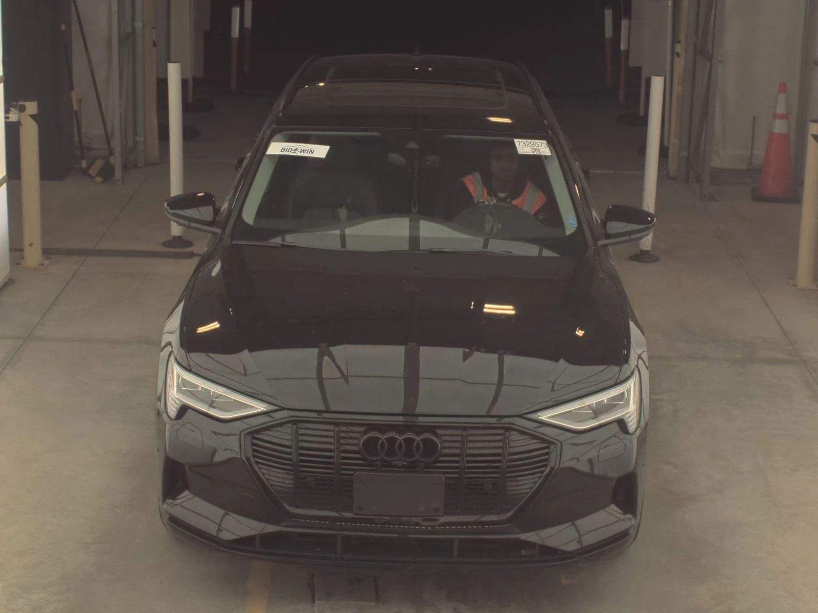 Audi E-Tron Premium, снимка 2 - Автомобили и джипове - 53842608