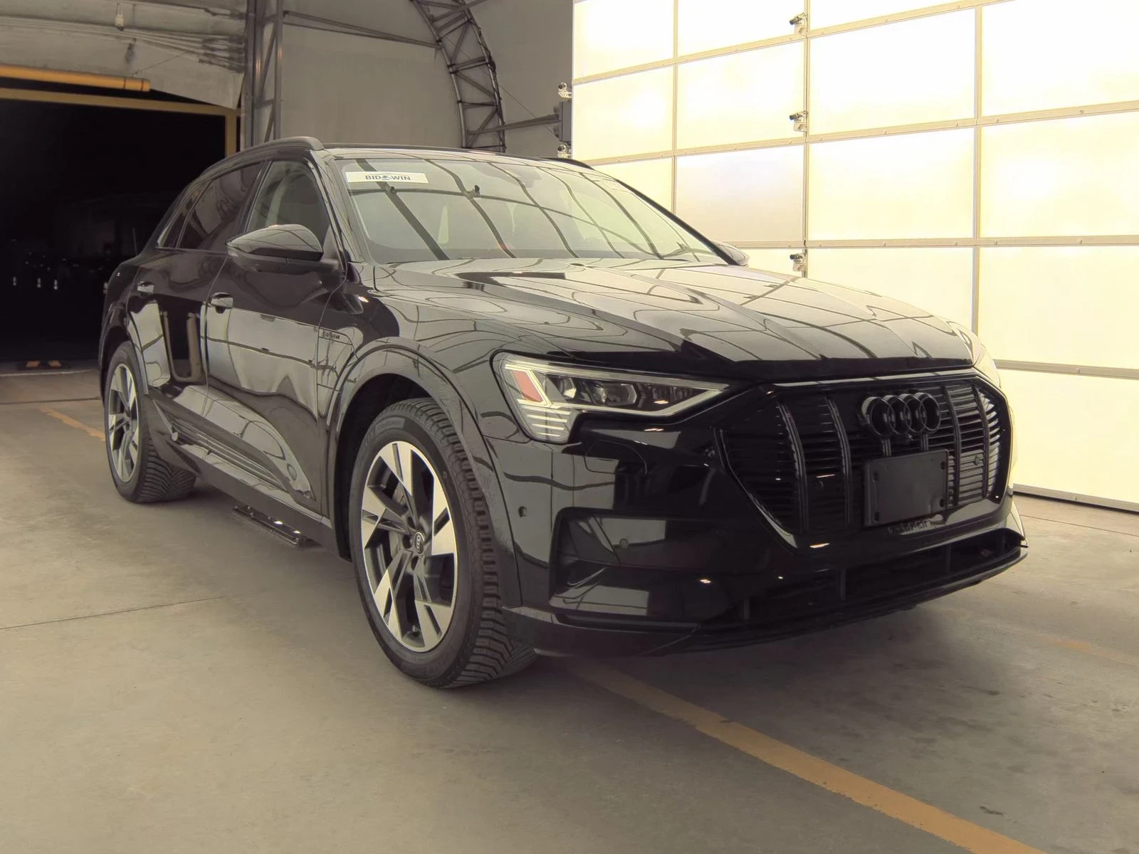 Audi E-Tron Premium, снимка 3 - Автомобили и джипове - 53842608