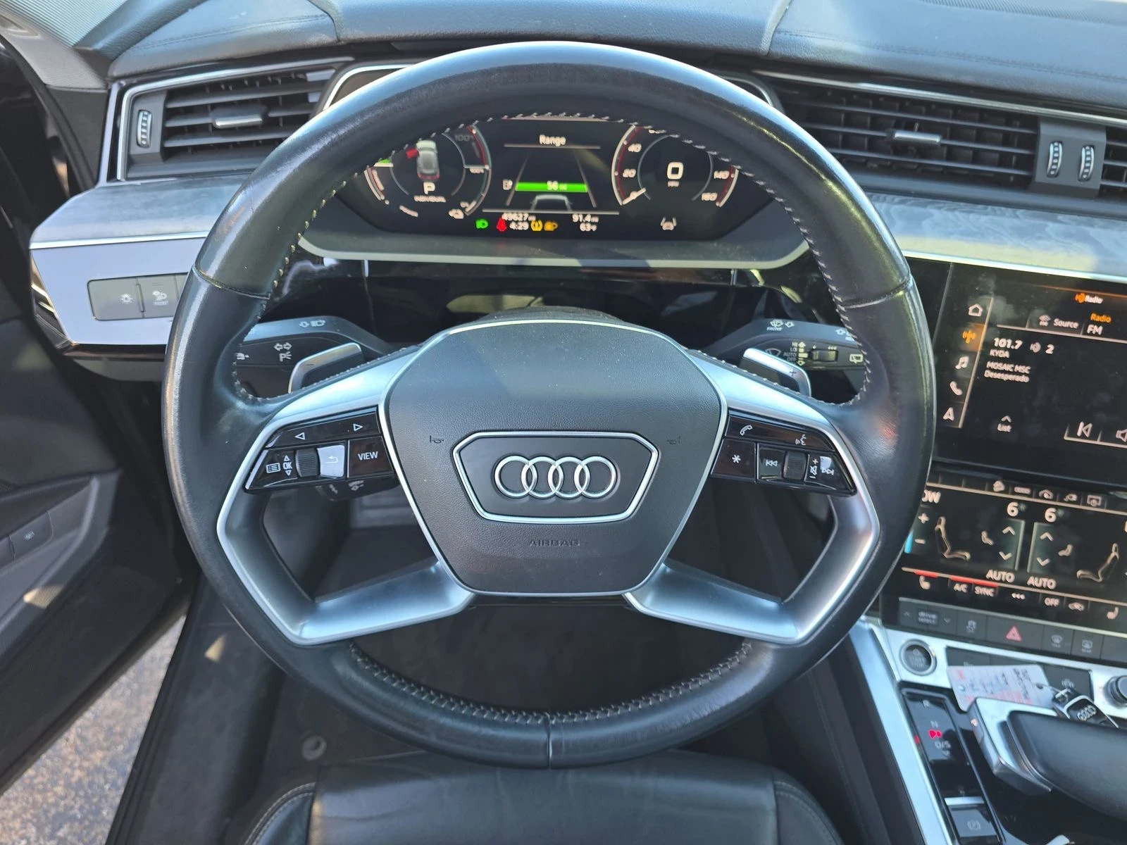 Audi E-Tron Premium, снимка 10 - Автомобили и джипове - 53842608