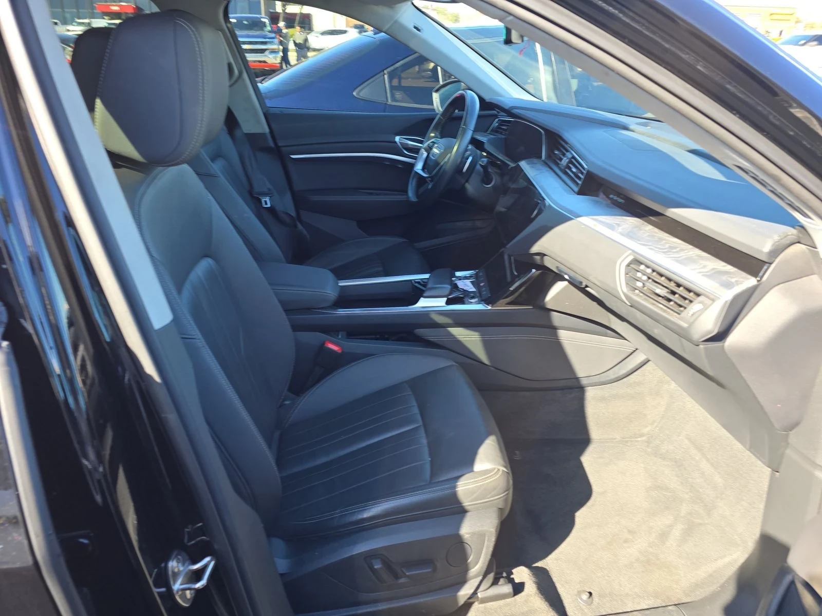 Audi E-Tron Premium, снимка 8 - Автомобили и джипове - 53842608