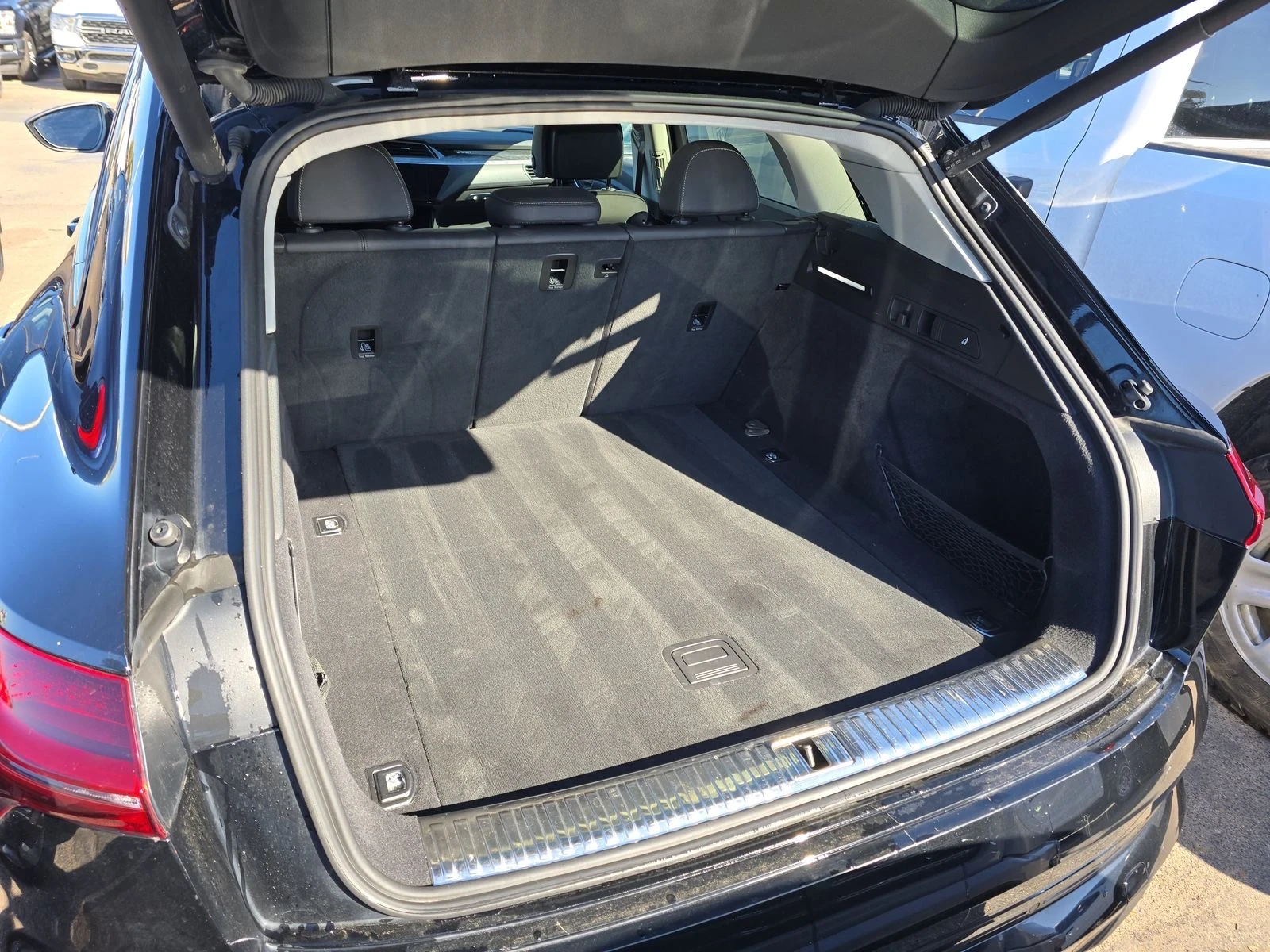 Audi E-Tron Premium, снимка 16 - Автомобили и джипове - 53842608