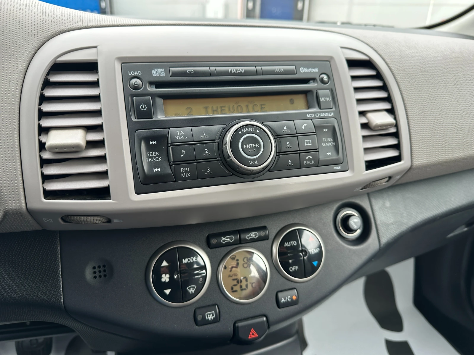 Nissan Micra 1.4i 88 к.с. , снимка 12 - Автомобили и джипове - 54036476