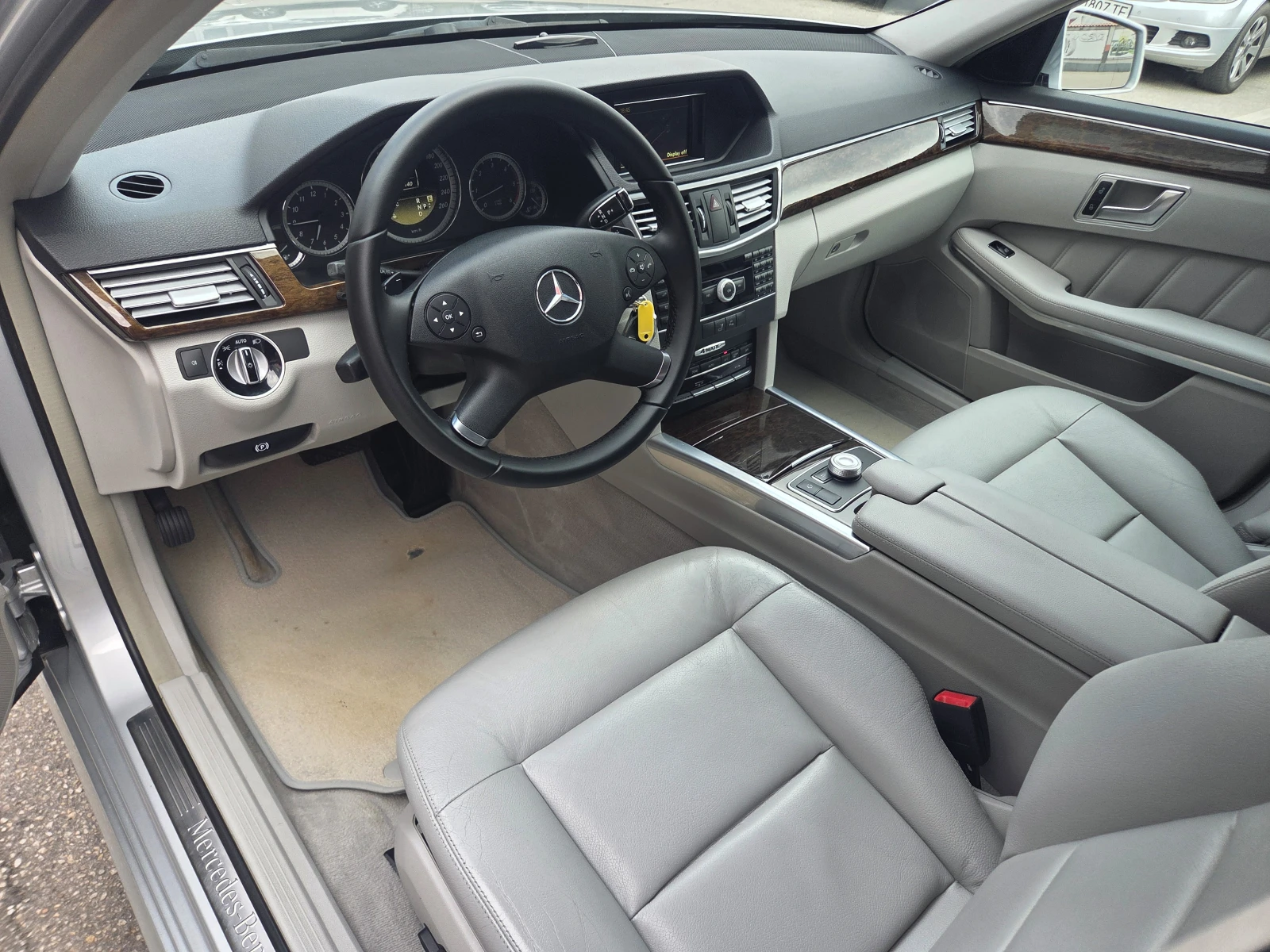 Mercedes-Benz E 350 CDI-Avantgarde (265 Hp) 4Matic, снимка 9 - Автомобили и джипове - 54255108