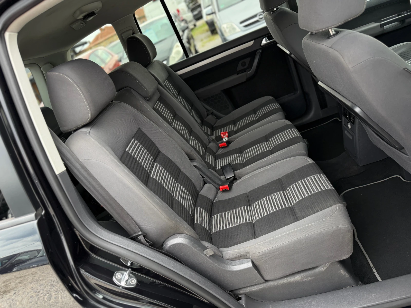 VW Touran 1.9TDI 105кс 6ск 7-МЕСТА НАВИ КЛИМАТРОНИК ПОДГРЕВ, снимка 13 - Автомобили и джипове - 54752761