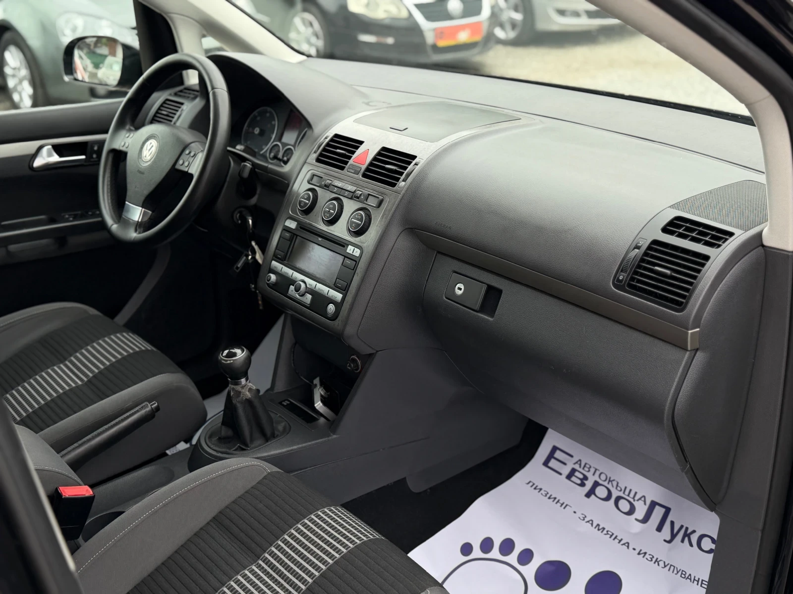 VW Touran 1.9TDI 105кс 6ск 7-МЕСТА НАВИ КЛИМАТРОНИК ПОДГРЕВ, снимка 15 - Автомобили и джипове - 54752761