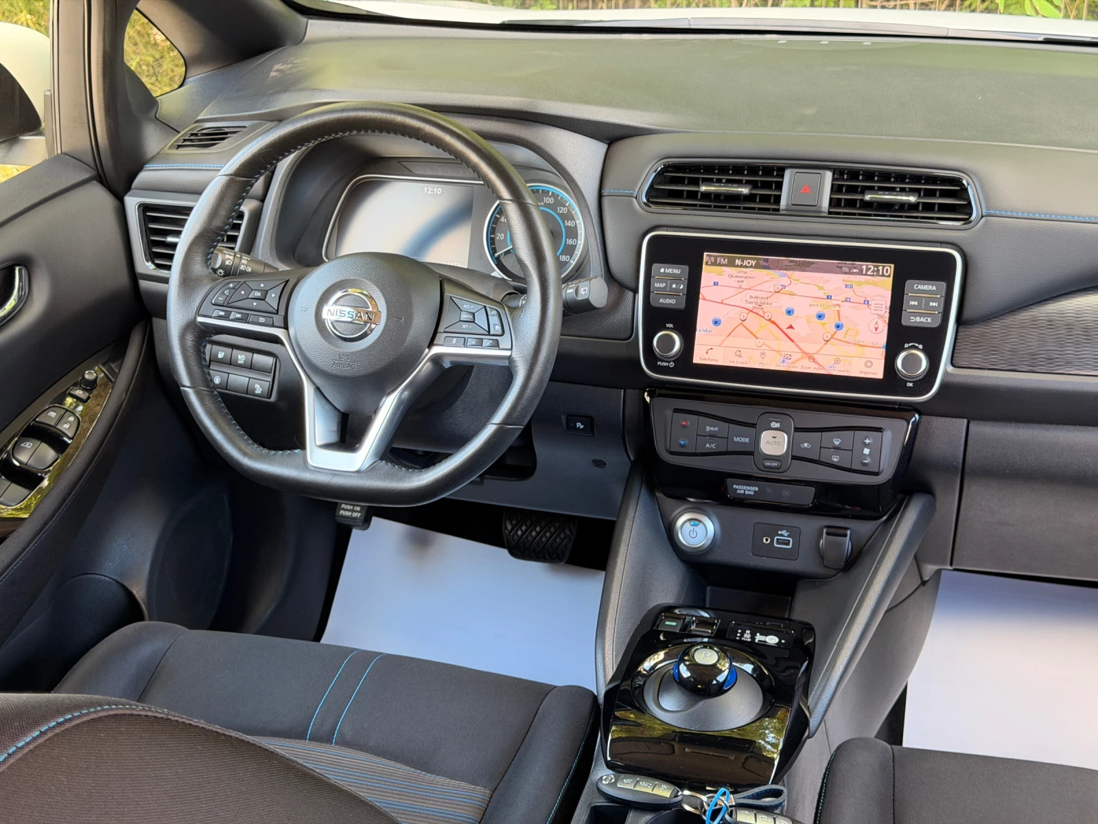 Nissan Leaf  KEYLESS-GO-НАВИ-КАМЕРА-360-LED-34X.KM-УНИКАТ-НОВА!, снимка 12 - Автомобили и джипове - 54904812