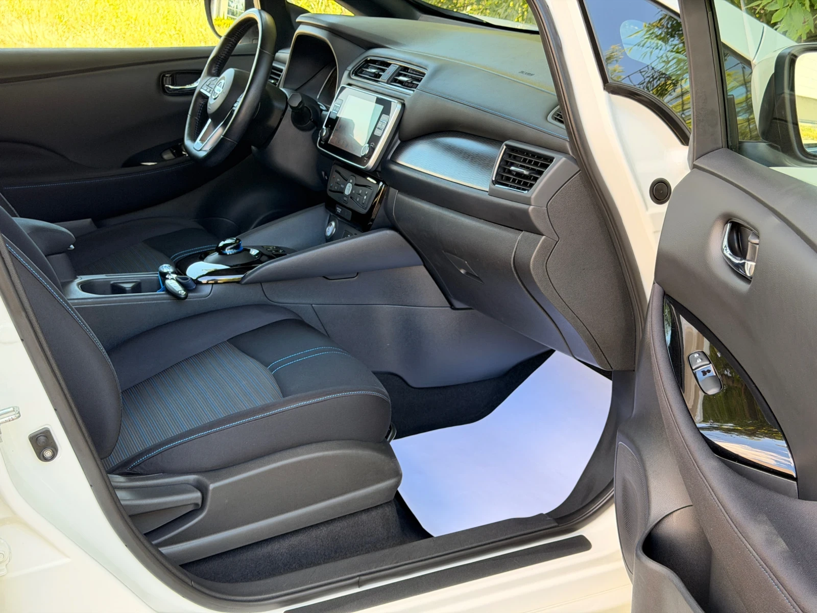 Nissan Leaf  KEYLESS-GO-НАВИ-КАМЕРА-360-LED-34X.KM-УНИКАТ-НОВА!, снимка 15 - Автомобили и джипове - 54904812