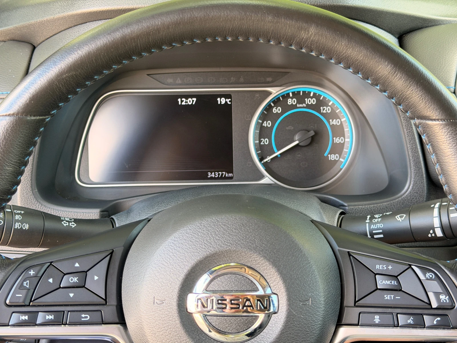 Nissan Leaf  KEYLESS-GO-НАВИ-КАМЕРА-360-LED-34X.KM-УНИКАТ-НОВА!, снимка 13 - Автомобили и джипове - 54904812