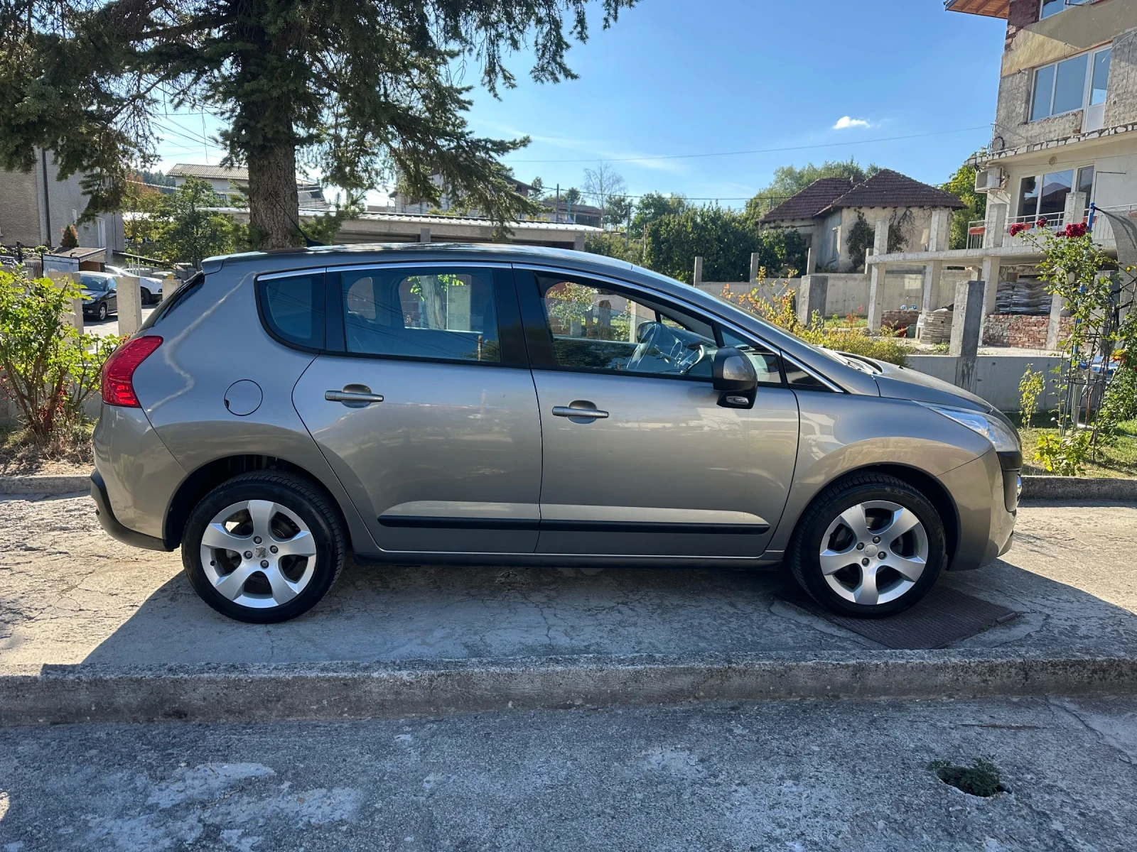 Peugeot 3008 1.6 HDI, снимка 2 - Автомобили и джипове - 56318926