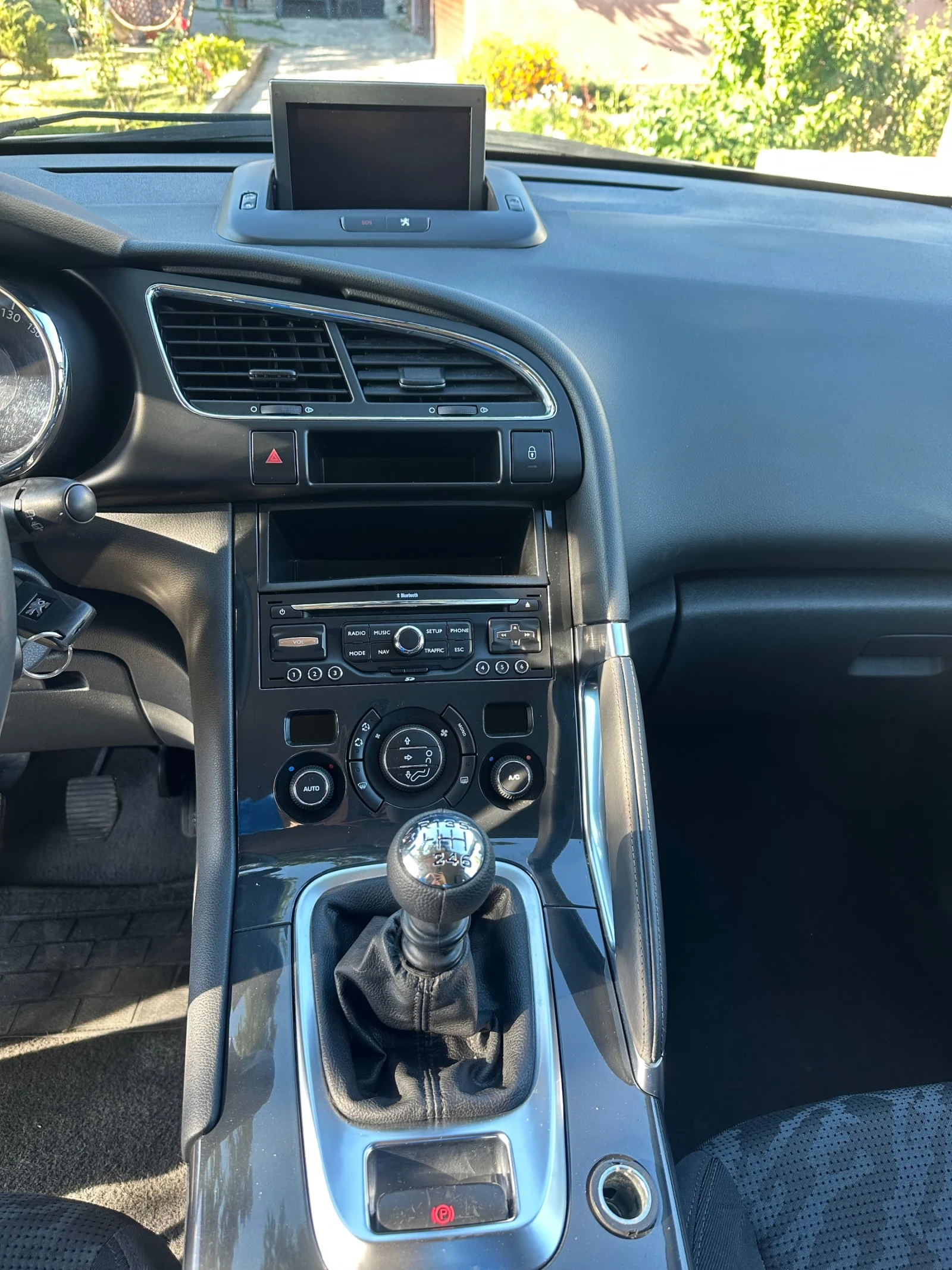 Peugeot 3008 1.6 HDI, снимка 10 - Автомобили и джипове - 56318926