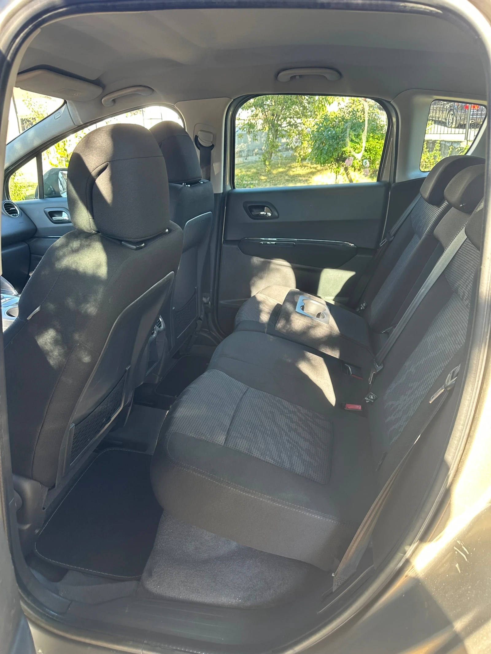 Peugeot 3008 1.6 HDI, снимка 9 - Автомобили и джипове - 56318926