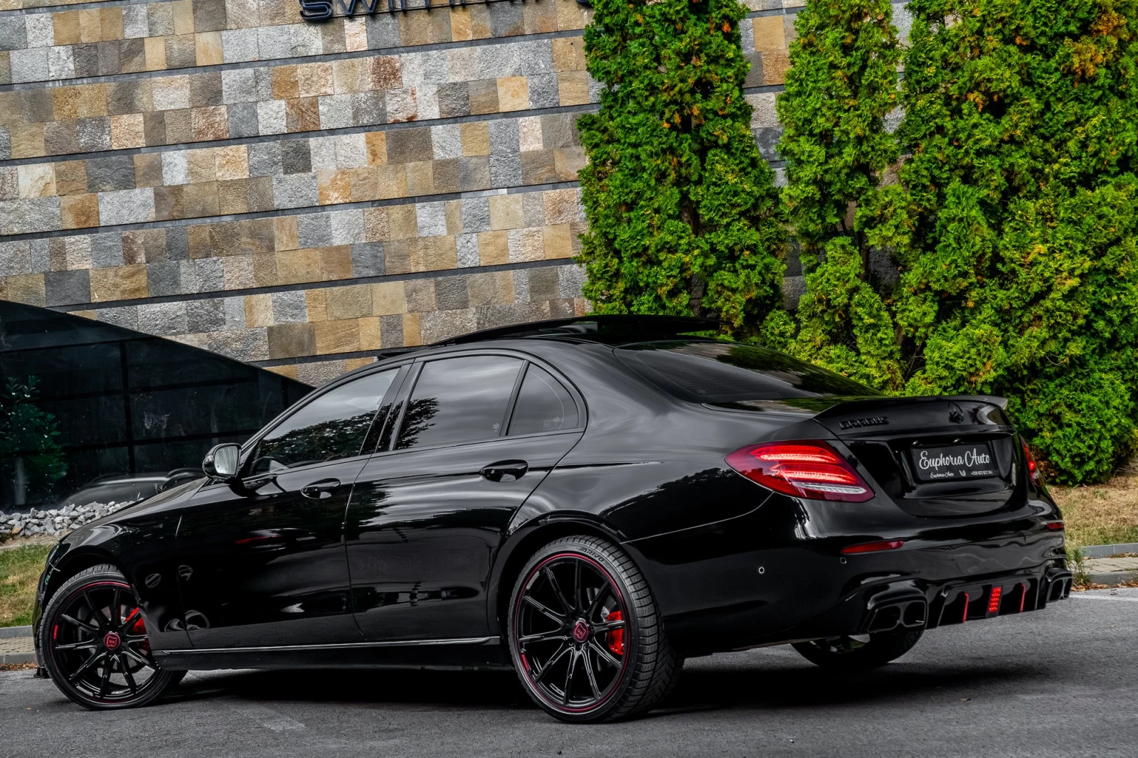 Mercedes-Benz E 220 d* BRABUS NIGHT PACK* PANORAMA* 3xTV* BURMESTER | Mobile.bg � ����������� 3