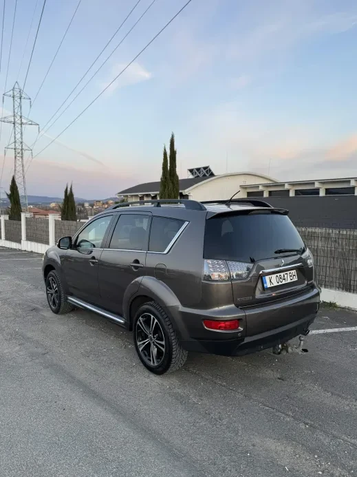 Mitsubishi Outlander 2.0, снимка 12 - Автомобили и джипове - 53489153