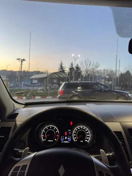 Mitsubishi Outlander 2.0, снимка 11 - Автомобили и джипове - 53489153