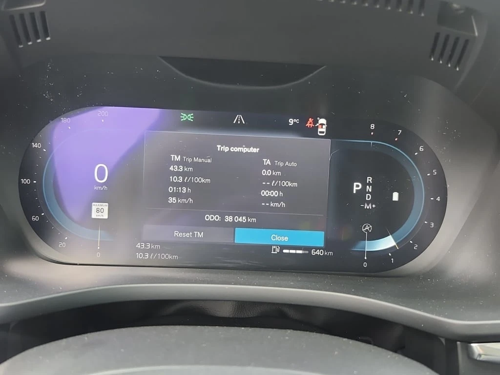 Volvo XC60 * PLUS DARK THEME * CARFAX *  - изображение 9