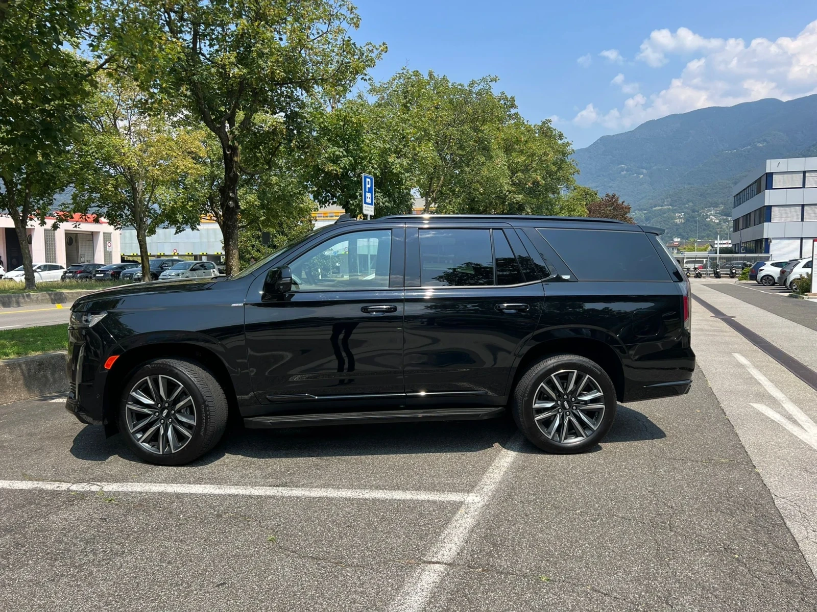 Cadillac Escalade  - изображение 4