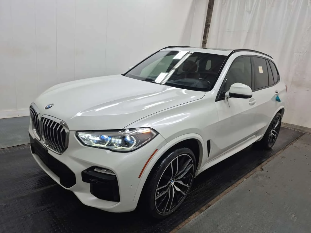 BMW X5 XDRIVE * ЛАЗЕРИ* 360 КАМЕРА* АМБИЕНТНО* ОБДУХВАНЕ*