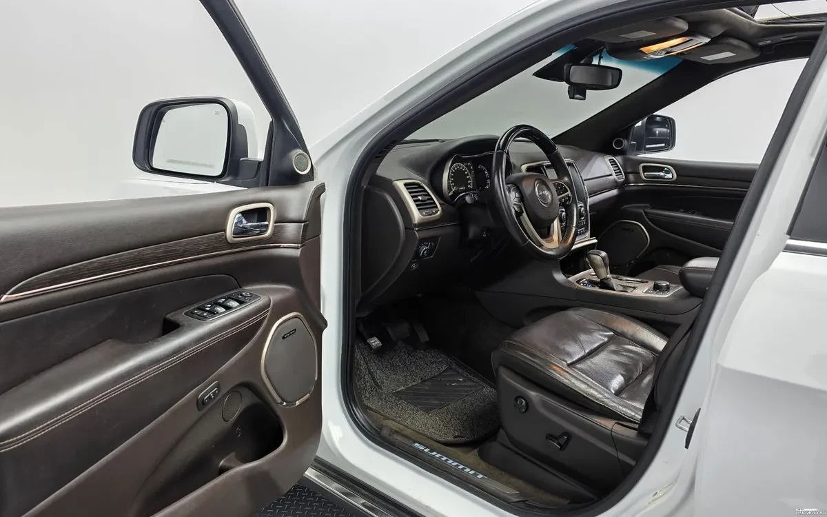 Jeep Grand cherokee SUMMIT/FULL/PANO/CAM, снимка 9 - Автомобили и джипове - 54971803