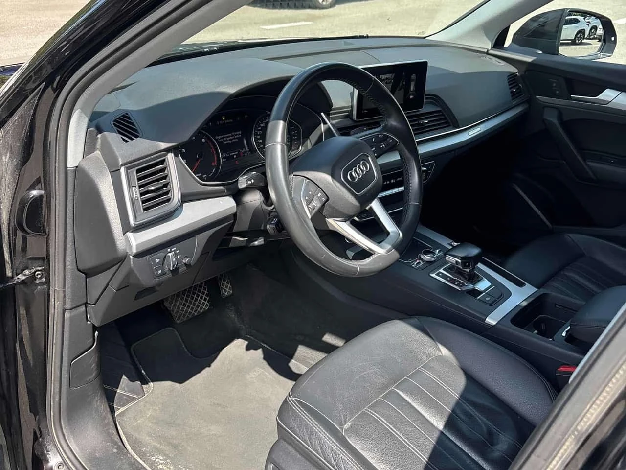 Audi Q5 KOMFORT QUATTRO * ПОДГРЕВИ* КАМЕРА* ПАНОРАМА* , снимка 7 - Автомобили и джипове - 55743897