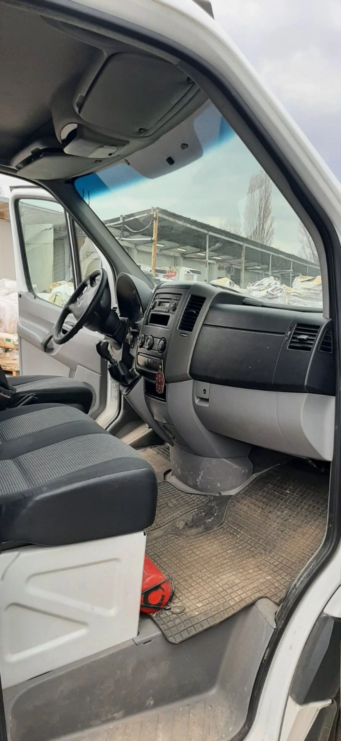 Mercedes-Benz Sprinter 313 Фургон , снимка 10 - Бусове и автобуси - 53926311