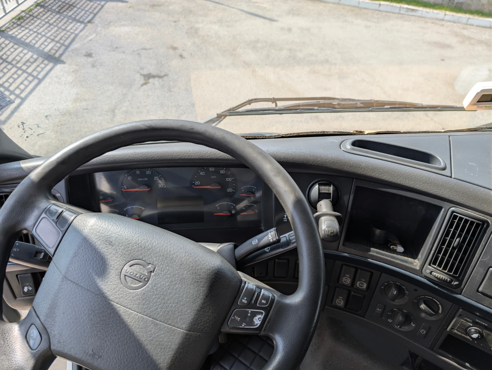Volvo Fh 12 МЕГА, снимка 12 - Камиони - 54462242