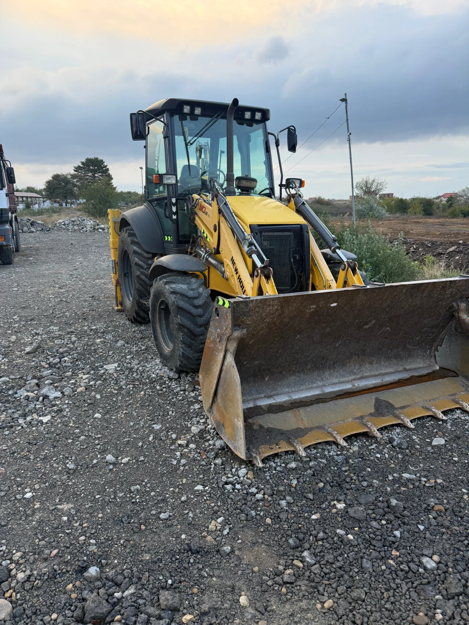 Багер New Holland 110b, снимка 1