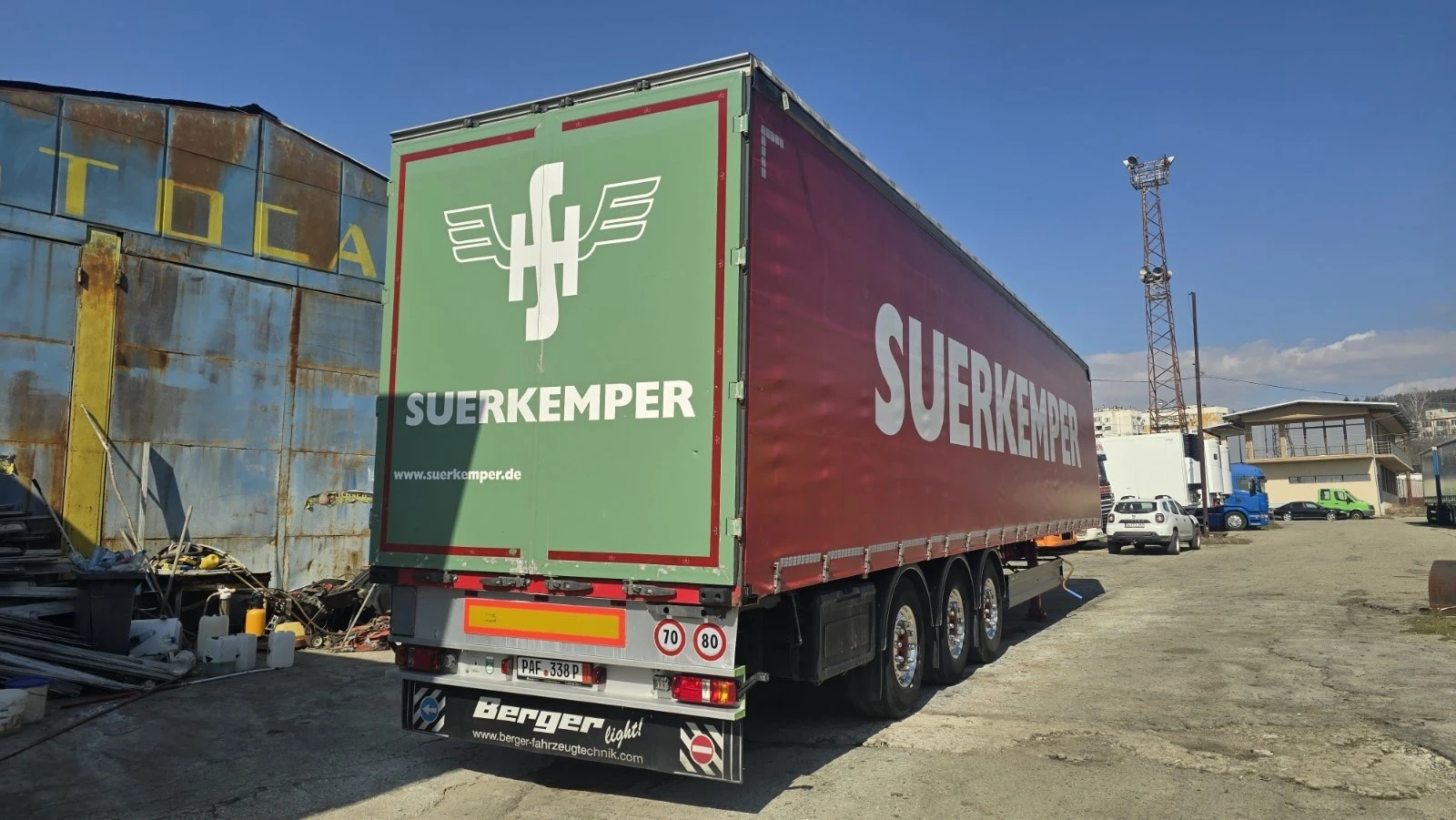 Полуремарке Berger Тара 5550 кг. / тунел за ролони, снимка 2 - Ремаркета - 53727043