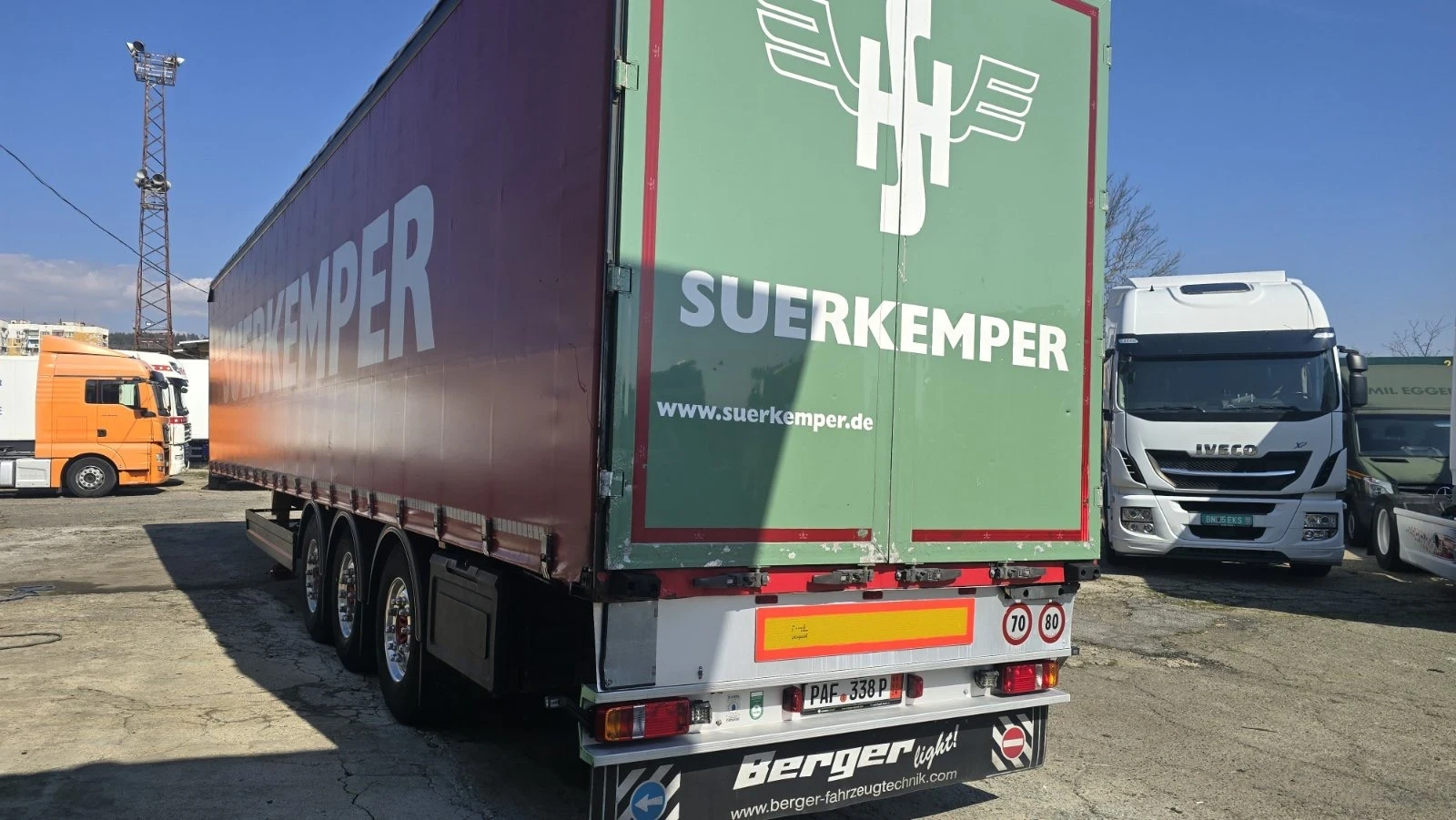 Полуремарке Berger Тара 5550 кг. / тунел за ролони, снимка 9 - Ремаркета - 53727043