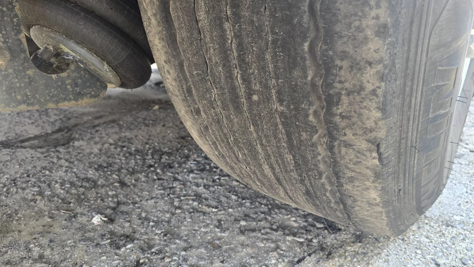 Полуремарке Berger Тара 5550 кг. / тунел за ролони, снимка 16 - Ремаркета - 53727043