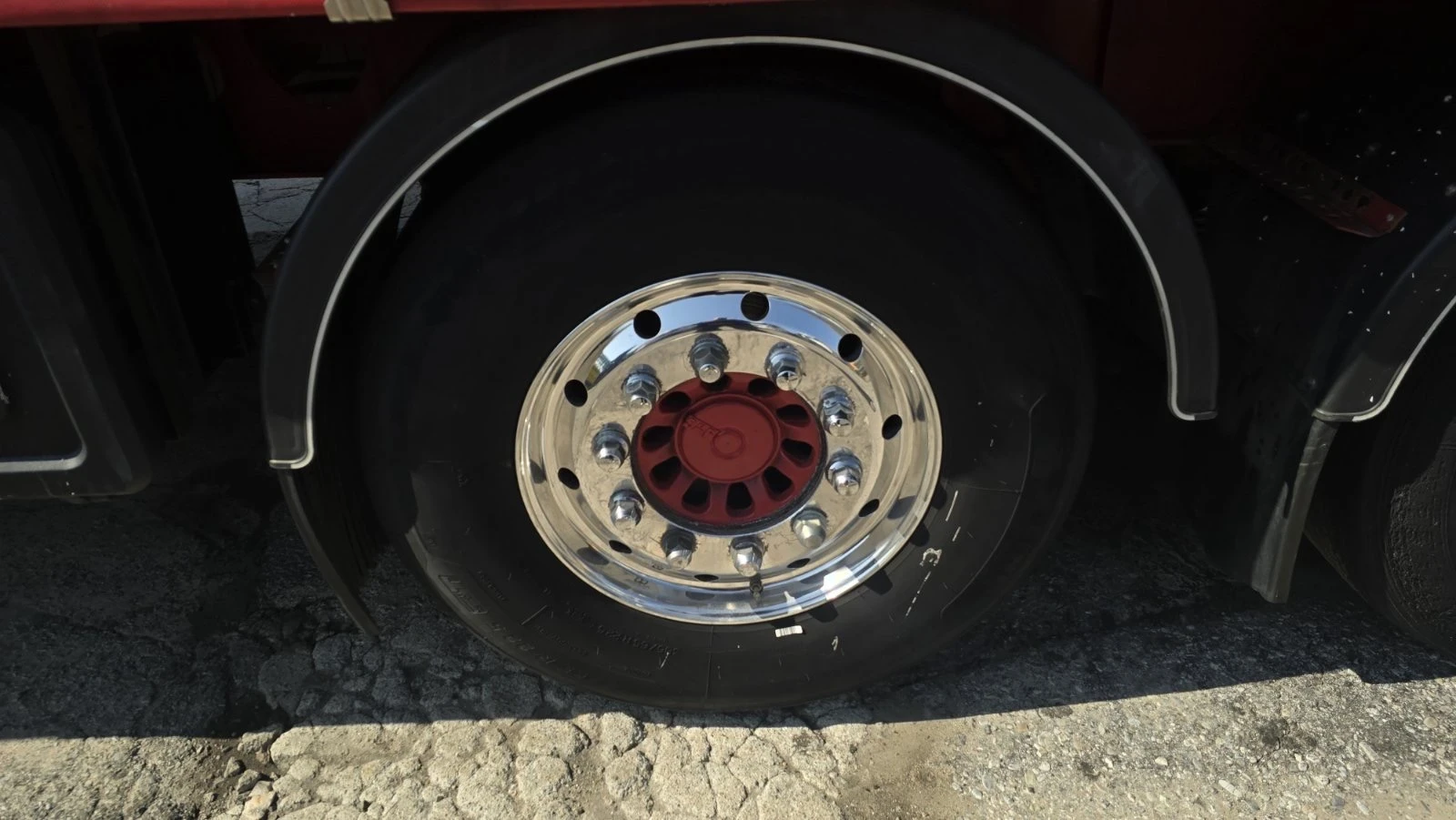 Полуремарке Berger Тара 5550 кг. / тунел за ролони, снимка 14 - Ремаркета - 53727043