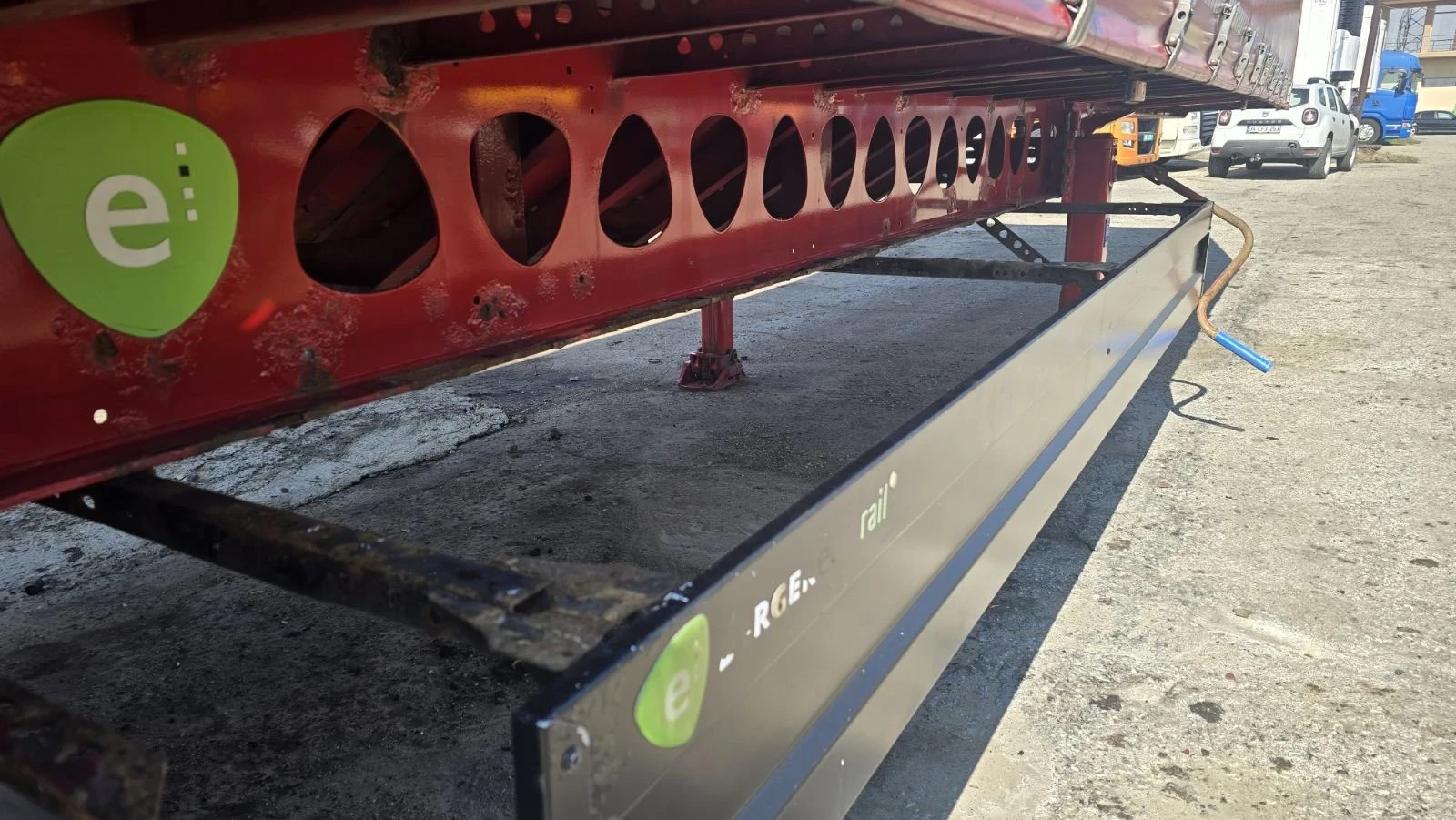 Полуремарке Berger Тара 5550 кг. / тунел за ролони, снимка 10 - Ремаркета - 53727043