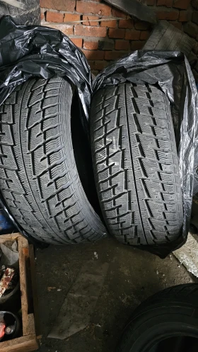Гуми Зимни 275/40R20
