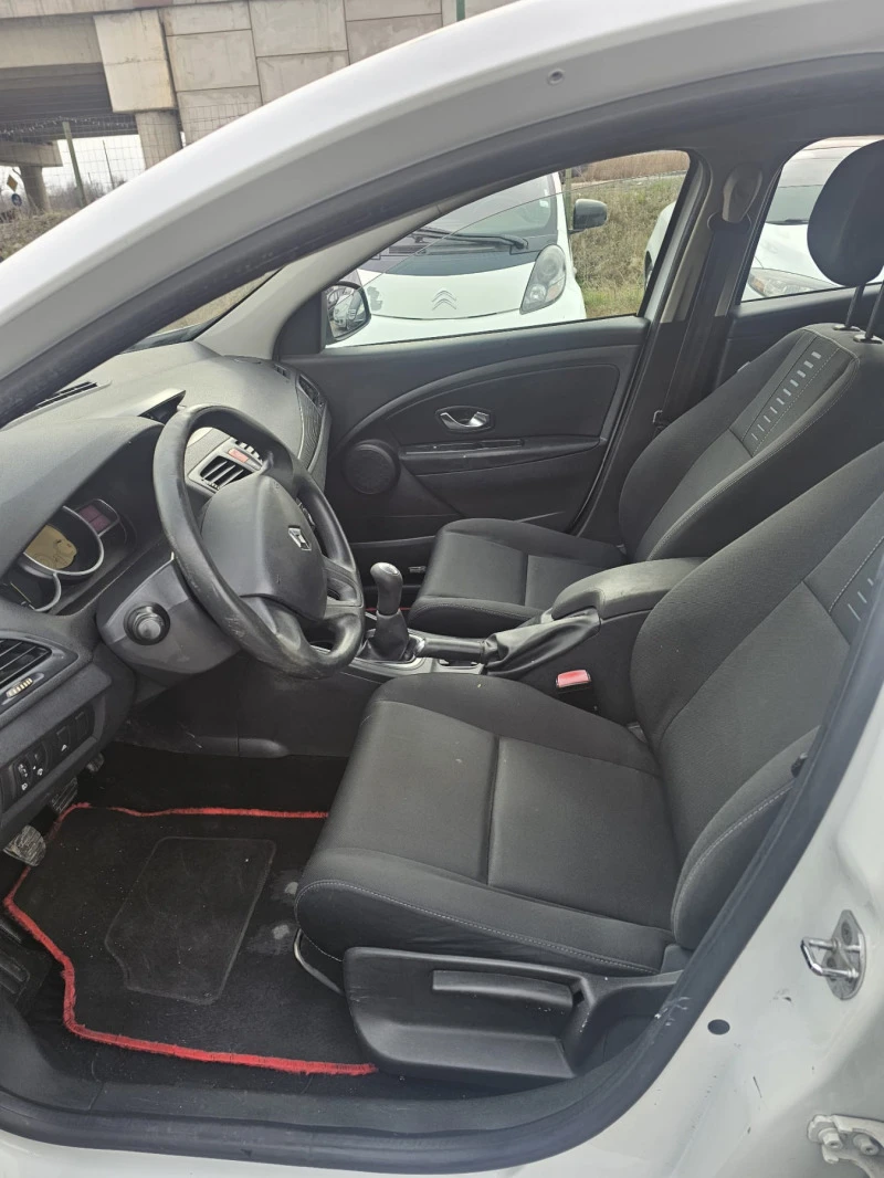 Renault Megane 1.5 DCI, снимка 8 - Автомобили и джипове - 44943454