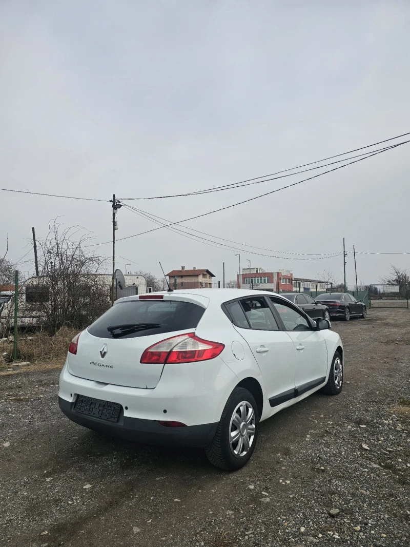 Renault Megane 1.5 DCI, снимка 4 - Автомобили и джипове - 44943454