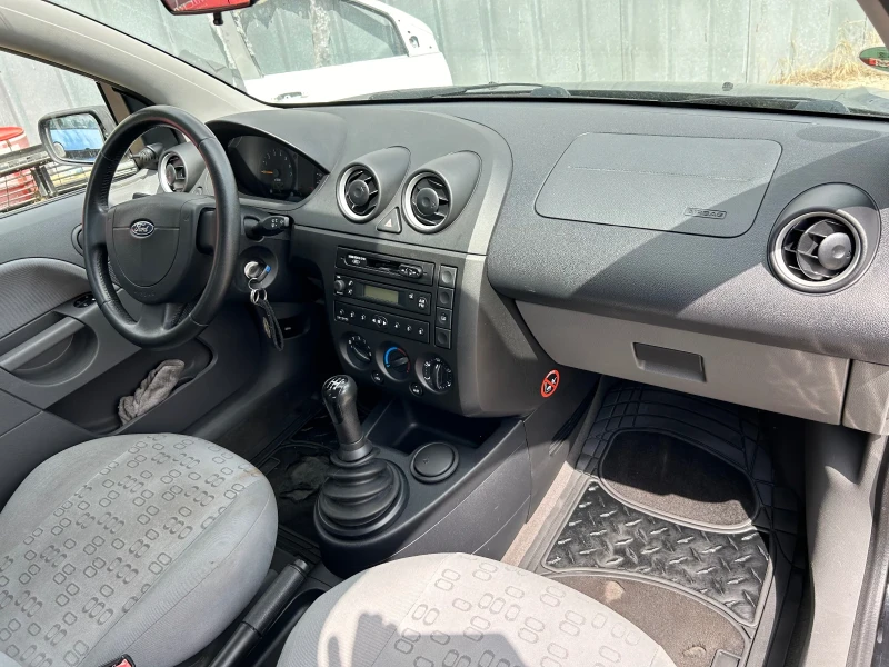 Ford Fiesta 1.4i, снимка 11 - Автомобили и джипове - 47138351