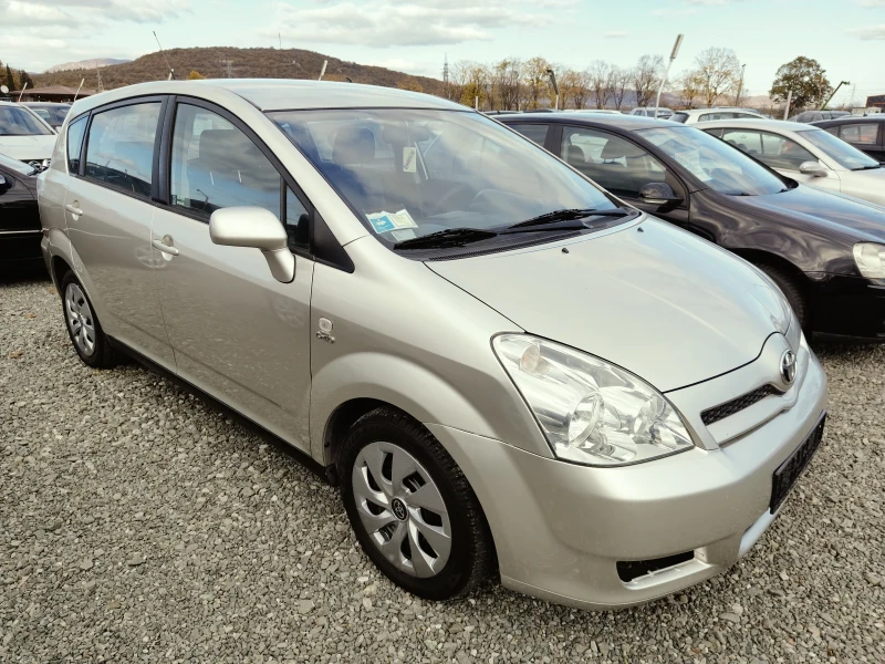 Toyota Corolla verso 2.0 D4D, снимка 1 - Автомобили и джипове - 48274401