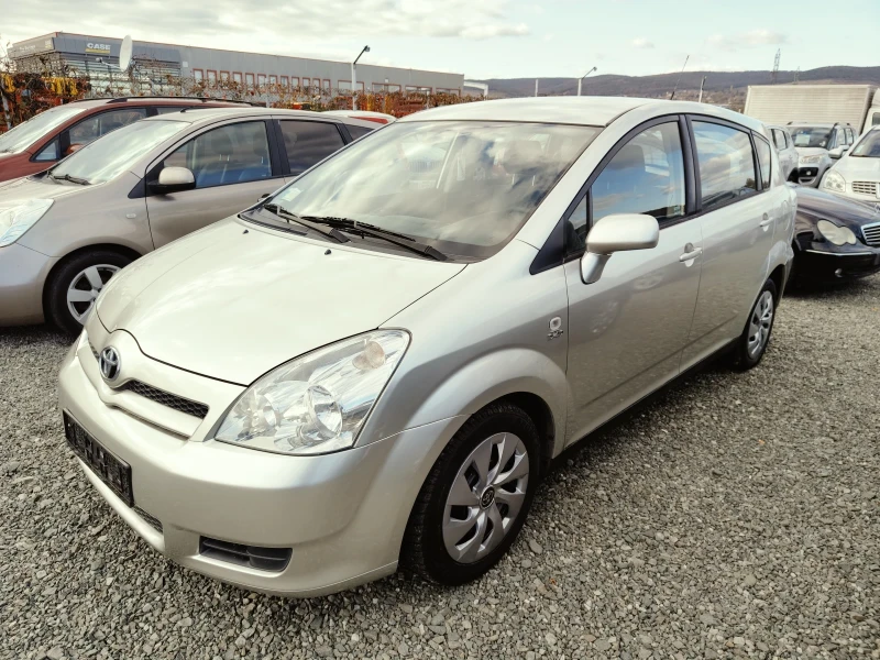 Toyota Corolla verso 2.0 D4D, снимка 2 - Автомобили и джипове - 48274401